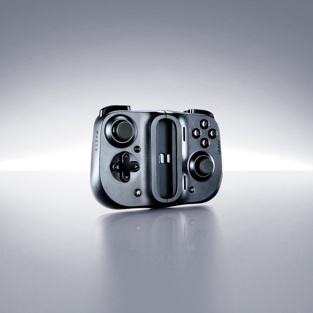 Razer Kishi - Controller for iPhone- Universal Gaming Controller for iOS